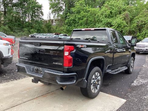Used 2022 Chevrolet Silverado 2500 Custom w/ Custom Value Package AWD/4WD image 4