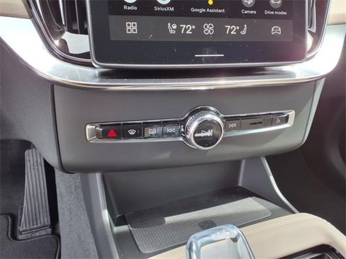 New 2025 Volvo XC90 T8 Core w/ Protection Package Premier image 16