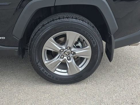 Used 2025 Toyota RAV4 LE image 32