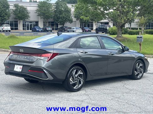 Used 2025 Hyundai Elantra Sport FWD image 3