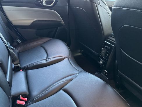 Used 2025 Jeep Compass Limited image 30