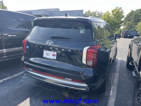 Used 2023 Hyundai Palisade Calligraphy FWD image 3
