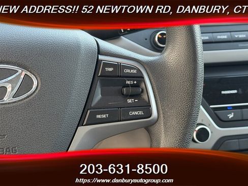 Used 2017 Hyundai Elantra SE FWD image 17