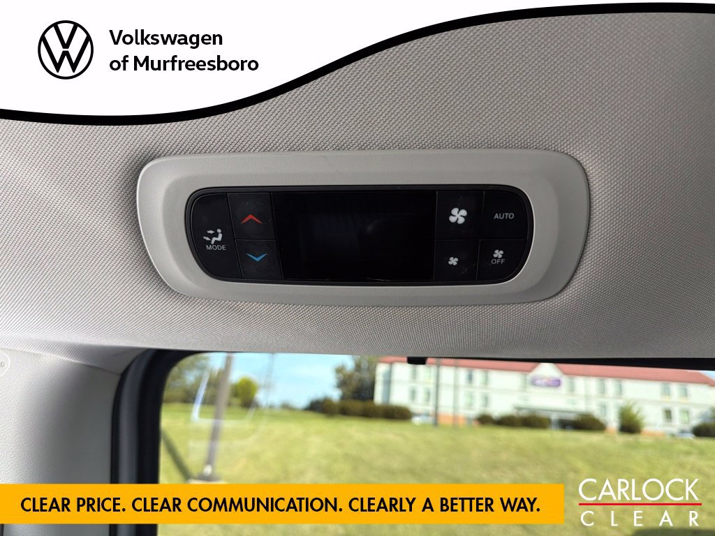 Used 2023 Chrysler Pacifica Touring-L FWD image 21
