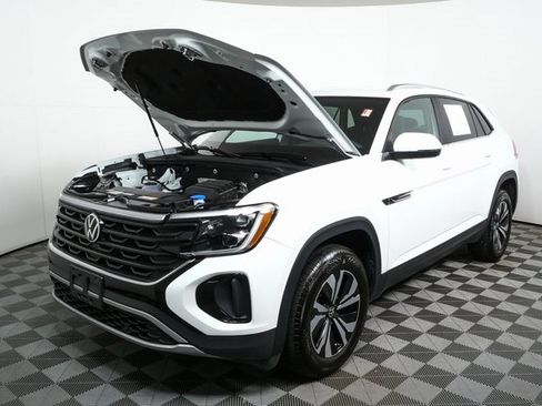 Certified 2025 Volkswagen Atlas Cross Sport SE image 28
