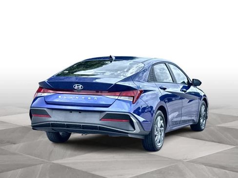 Used 2024 Hyundai Elantra SEL FWD image 8