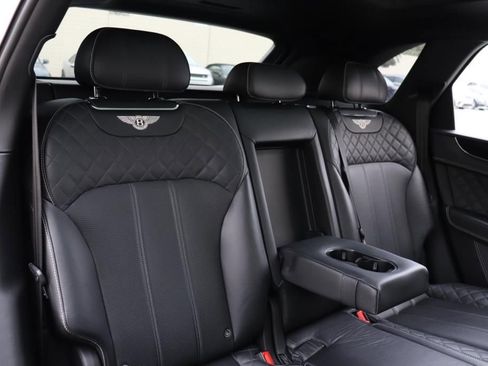 Used 2017 Bentley Bentayga image 33