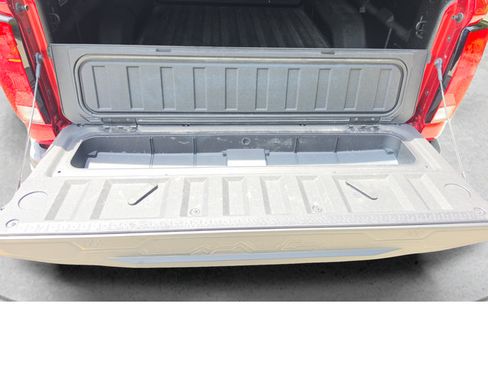 Used 2025 Chevrolet Colorado Trail Boss AWD/4WD image 15