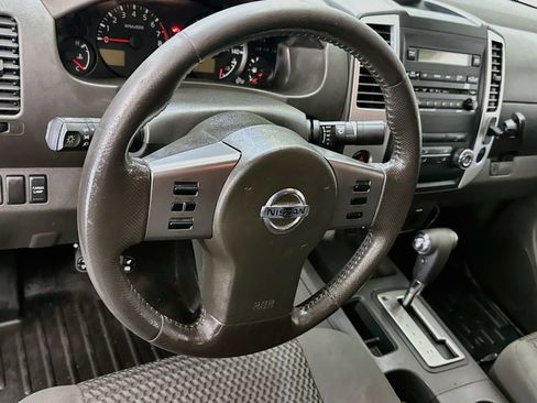 Used 2011 Nissan Frontier SV w/ SV Premium Utility Pkg AWD/4WD image 18