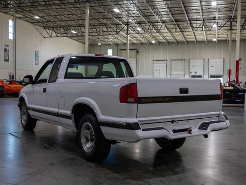 Used 1995 Chevrolet S10 Pickup LS RWD image 4