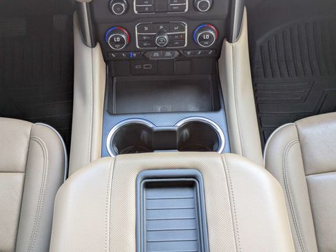 Used 2024 Chevrolet Tahoe Premier RWD image 6