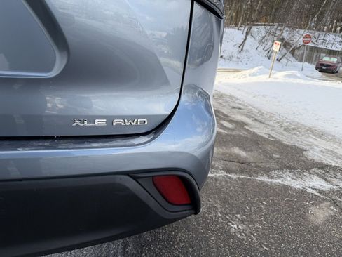 Used 2022 Toyota Highlander XLE image 26