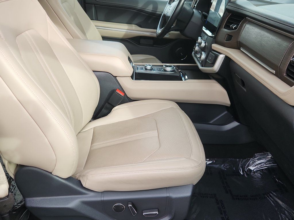 Used 2024 Ford Expedition Limited AWD/4WD image 18