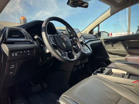 Used 2023 Honda Odyssey Elite image 2