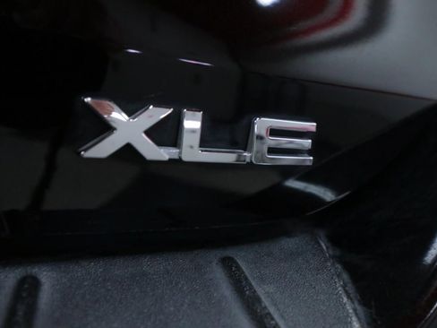 Used 2022 Toyota Highlander XLE image 32