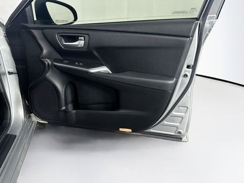 Used 2017 Toyota Camry SE image 30
