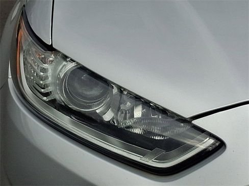 Used 2015 Ford Fusion SE w/ Equipment Group 201A image 10