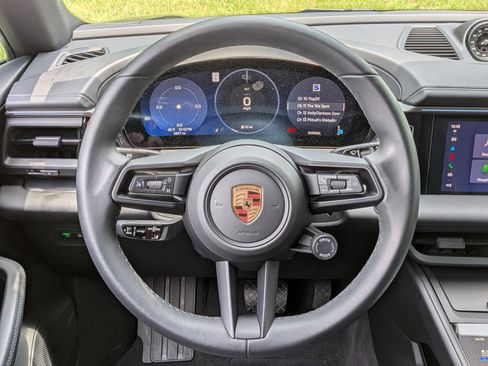 Certified 2025 Porsche Macan 4 Electric AWD/4WD image 7
