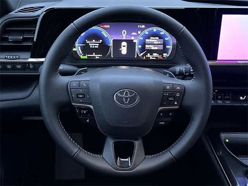 New 2025 Toyota Crown Signia XLE image 7