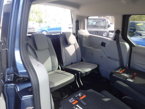 Used 2022 Ford Transit Connect XLT image 11