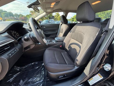 Used 2025 Nissan Altima 2.5 SV FWD image 32
