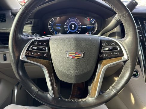 Used 2019 Cadillac Escalade Premium Luxury image 7