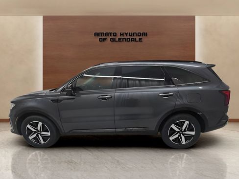 Used 2021 Kia Sorento S FWD image 2