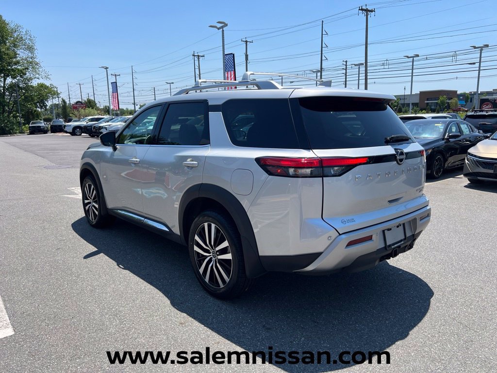 Used 2025 Nissan Pathfinder Platinum w/ Cargo Package AWD/4WD image 5
