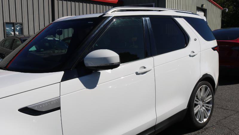 Used 2017 Land Rover Discovery HSE AWD/4WD image 4