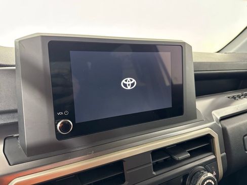 Used 2025 Toyota Tacoma TRD Sport image 31