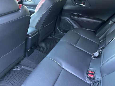 Used 2025 Toyota Prius Plug-In Hybrid image 9