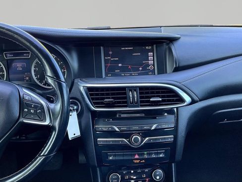 Used 2017 INFINITI QX30 Premium w/ Navigation Package FWD image 11