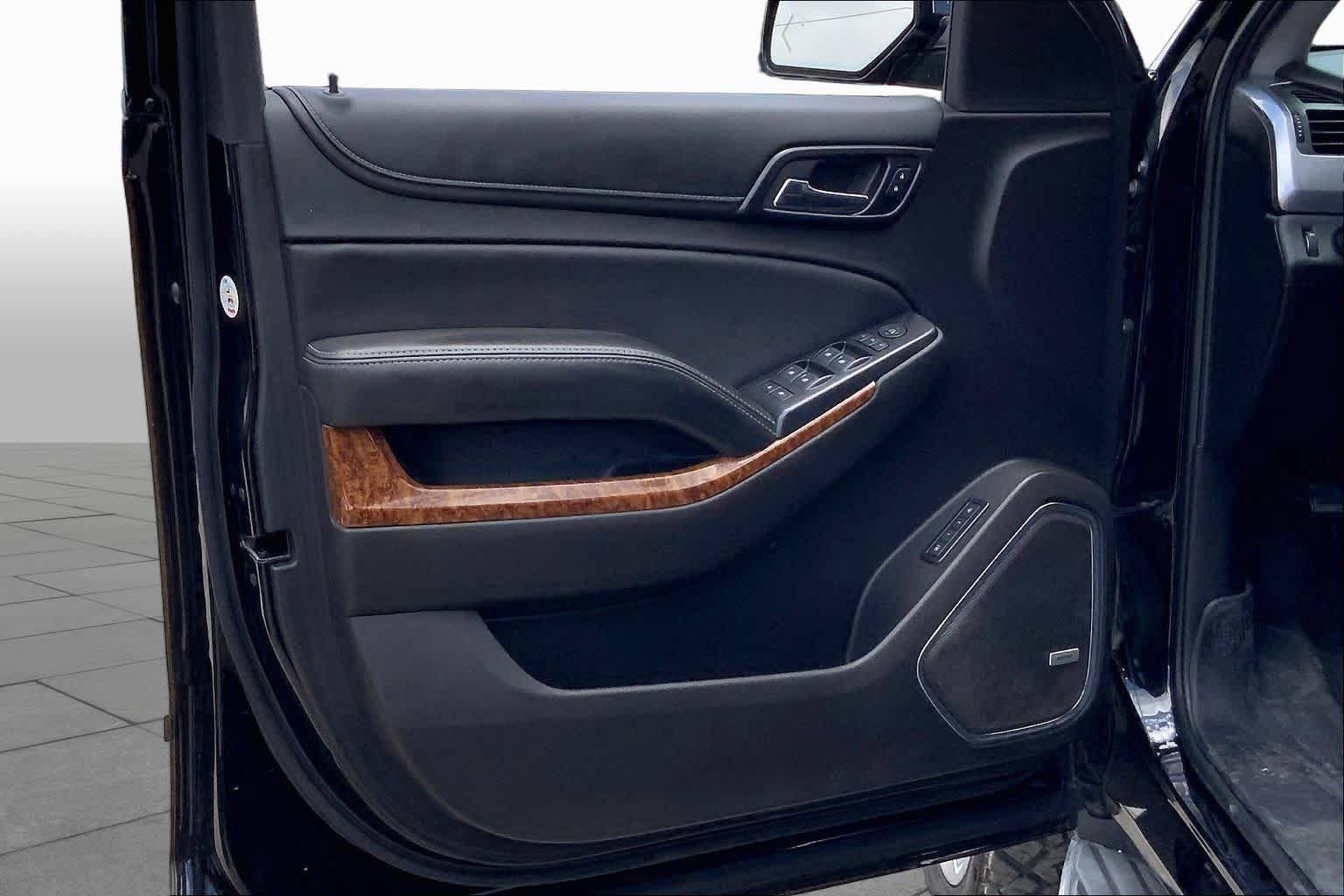 Used 2018 Chevrolet Suburban Premier RWD image 21