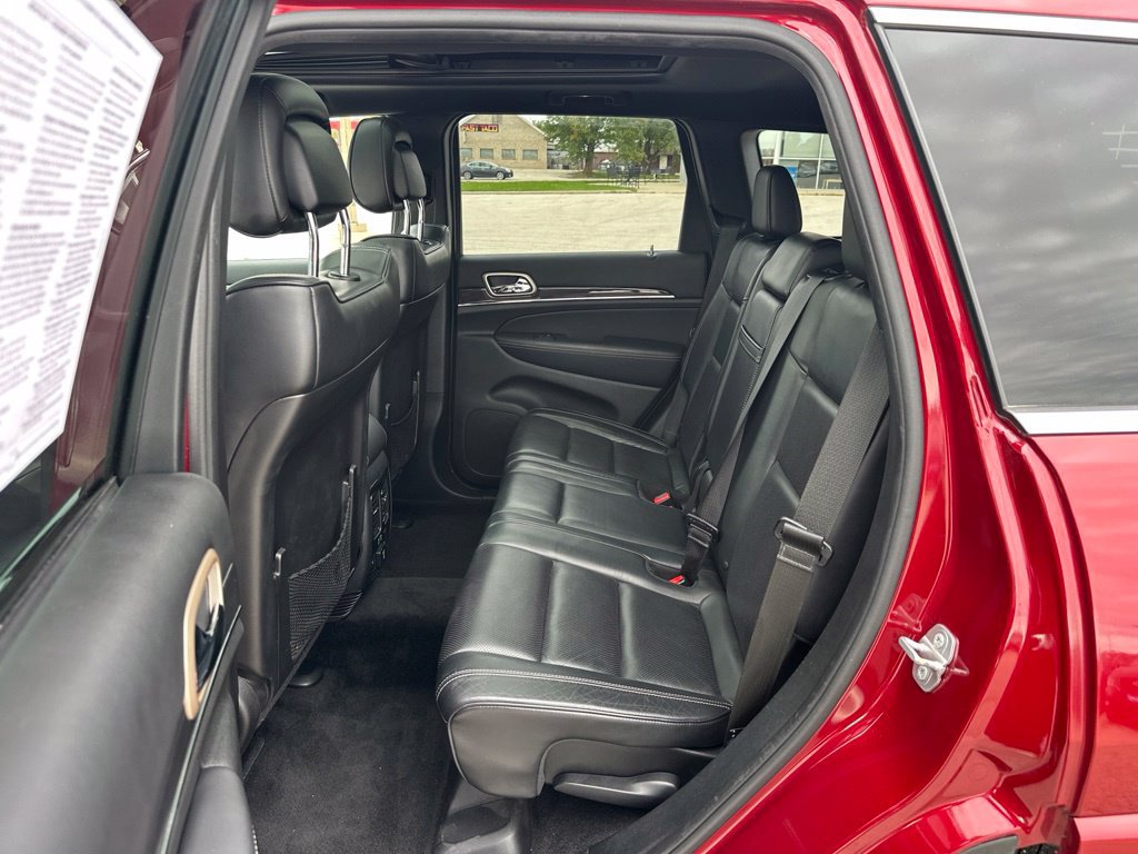 Used 2015 Jeep Grand Cherokee Overland w/ Advanced Technology Group AWD/4WD image 11