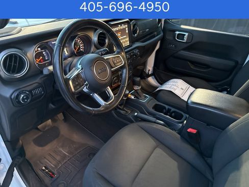 Used 2020 Jeep Gladiator Overland AWD/4WD image 11