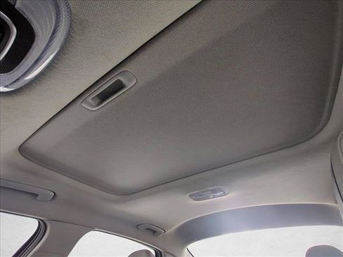 Used 2024 Hyundai Elantra Limited FWD image 16