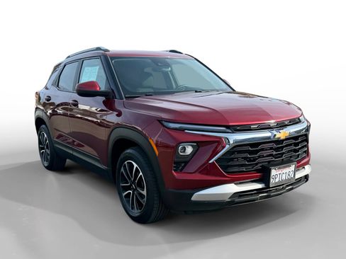 Used 2025 Chevrolet TrailBlazer LT w/ LT Cold Weather Package image 7