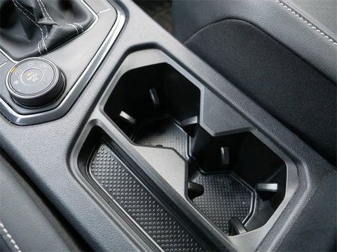 Certified 2023 Volkswagen Tiguan SE image 33