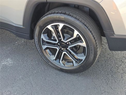 Certified 2022 Jeep Compass Limited image 18