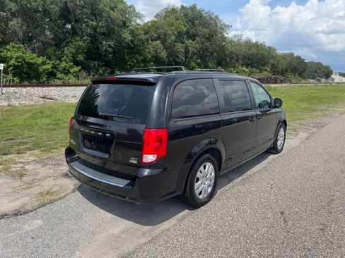 Used 2016 Dodge Grand Caravan SXT w/ Rear Park Assist Package FWD image 3