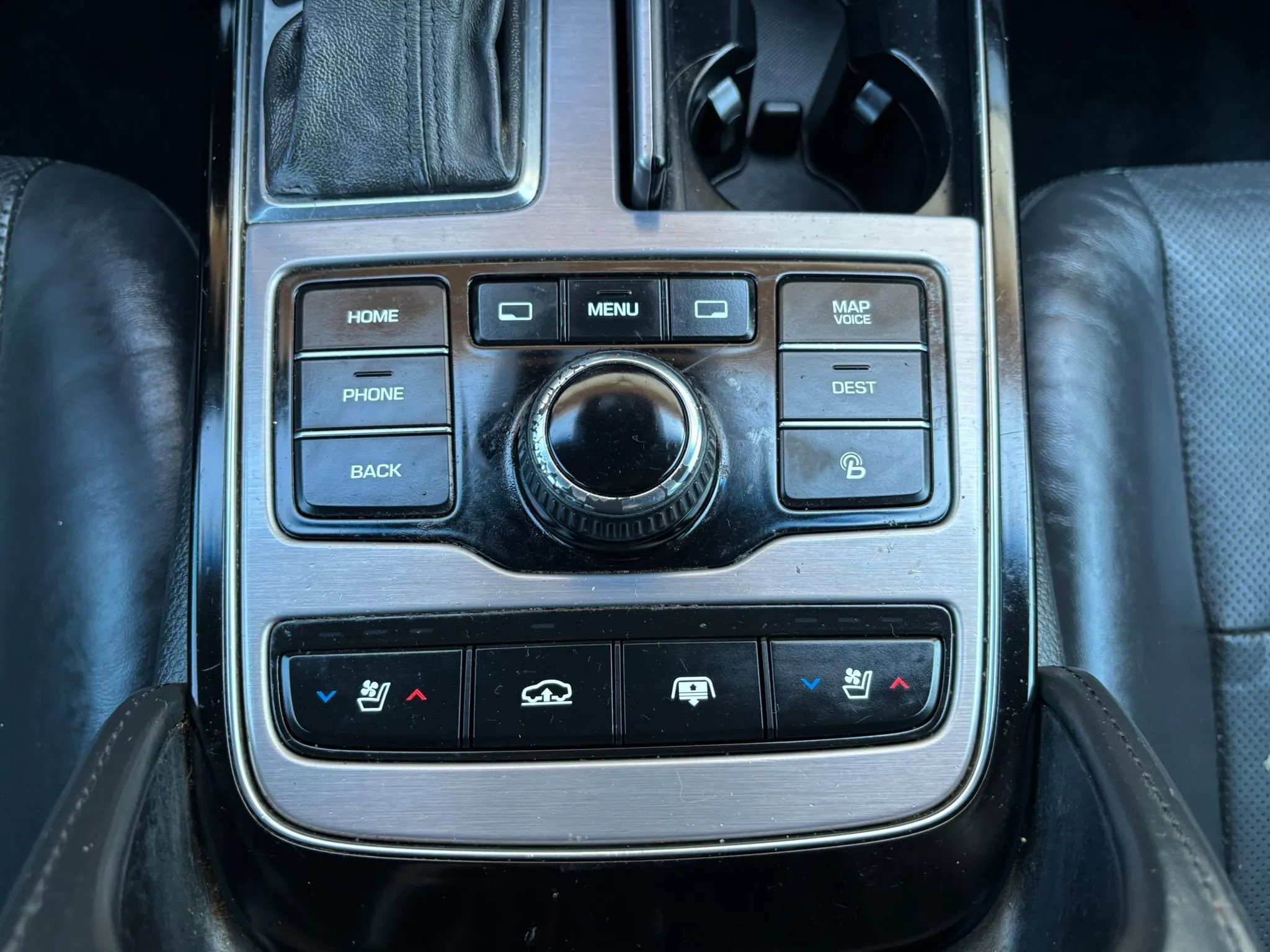 Used 2014 Hyundai Equus Signature RWD image 40