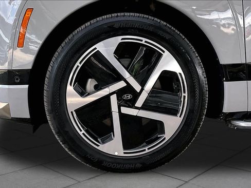 Certified 2026 Hyundai Ioniq 9 Calligraphy AWD/4WD image 10