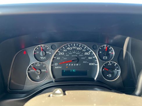 Used 2017 Chevrolet Express 2500 RWD image 9
