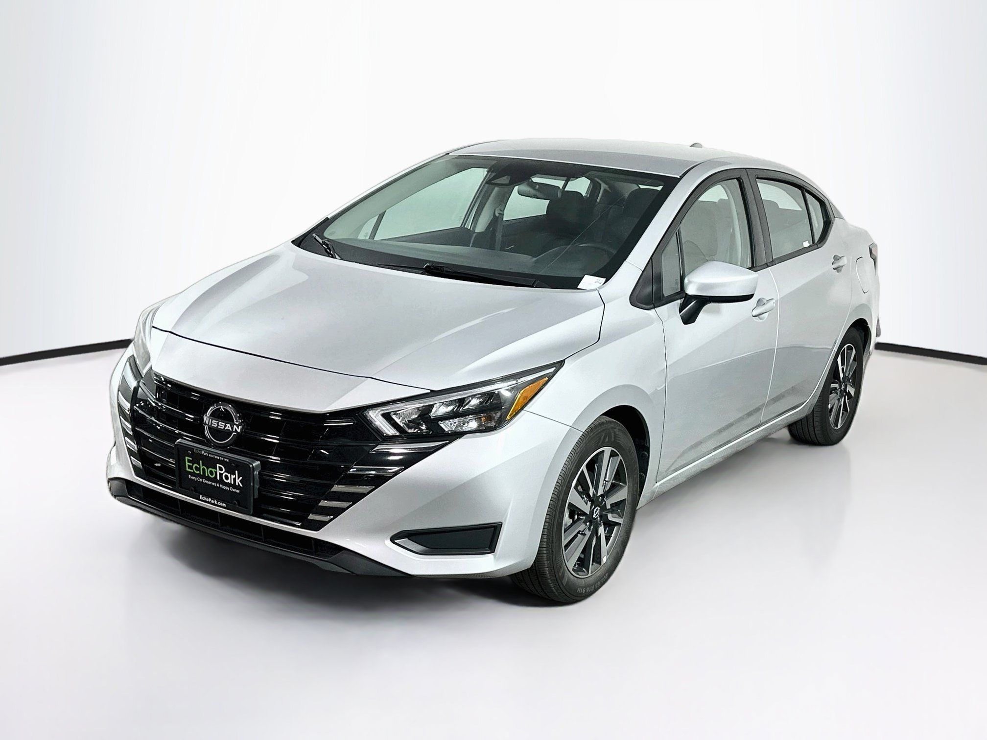Used 2025 Nissan Versa SV FWD image 3