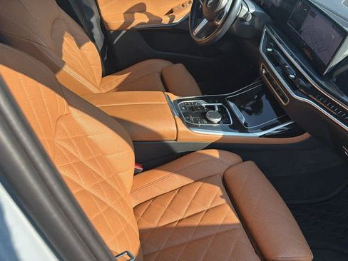 Used 2024 BMW X7 xDrive40i w/ M Sport Package AWD/4WD image 3