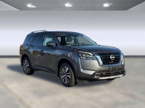New 2025 Nissan Pathfinder SL image 6