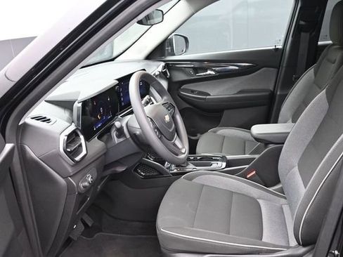 Used 2025 Chevrolet TrailBlazer LT AWD/4WD image 23