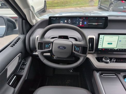 New 2025 Ford Expedition Active image 15