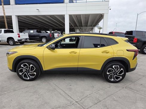 Certified 2024 Chevrolet Trax RS w/ Sunroof Package image 3