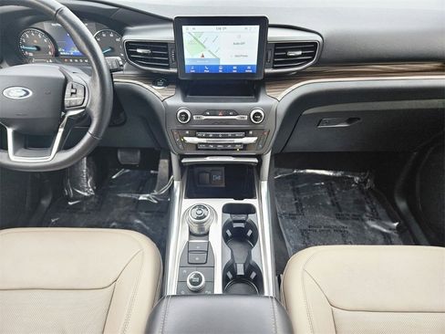 Used 2020 Ford Explorer Limited image 12